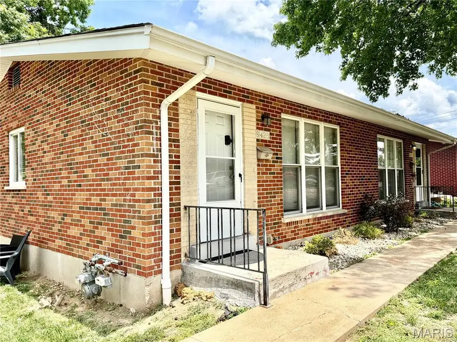 9421 Stansberry Avenue, Saint Louis, MO 63134 - #2
