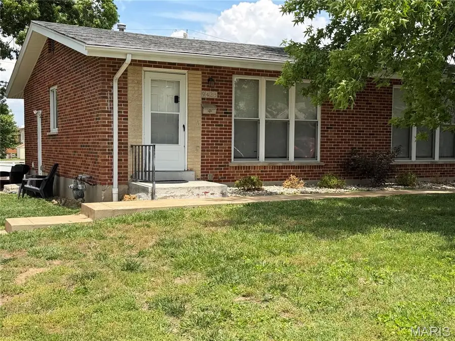 9421 Stansberry Avenue, Saint Louis, MO 63134 - #3