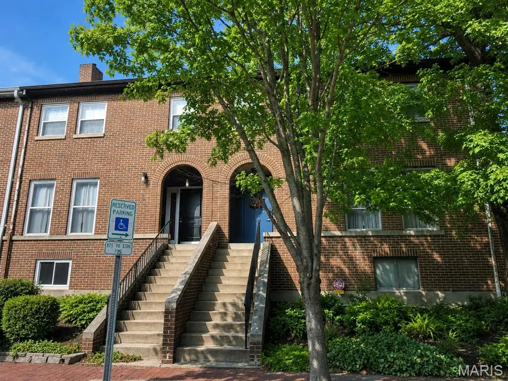 925 Morrison Avenue, Saint Louis, MO 63104 - #1