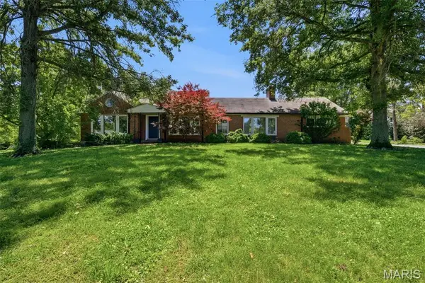 13 Terrace Gardens, Frontenac, MO 63131