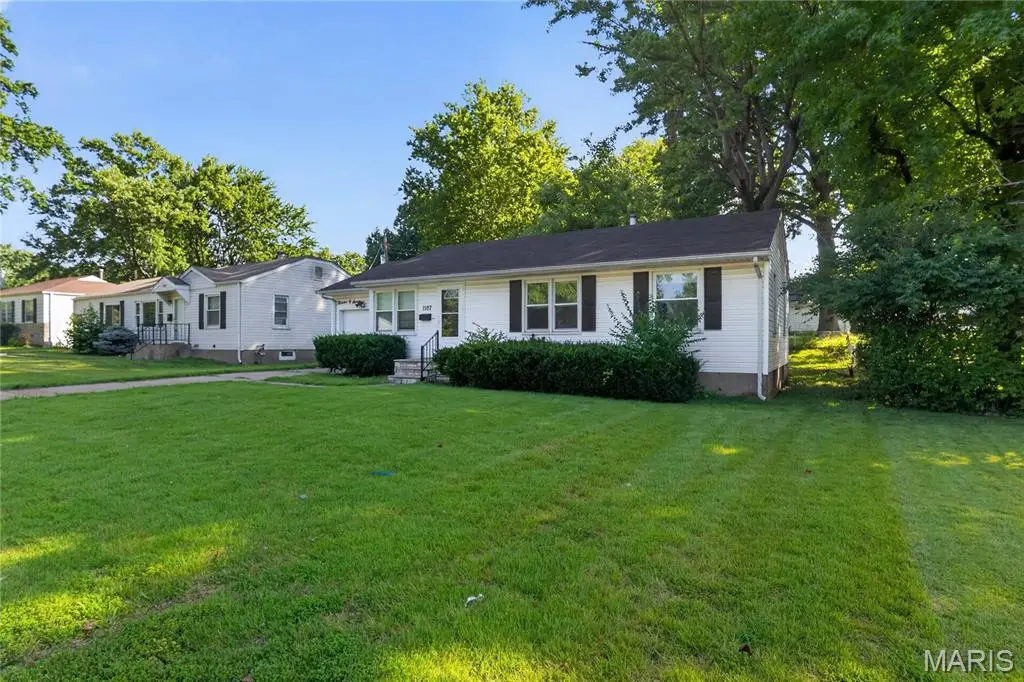 1107 Bakewell Drive, Saint Louis, MO 63137 - #1