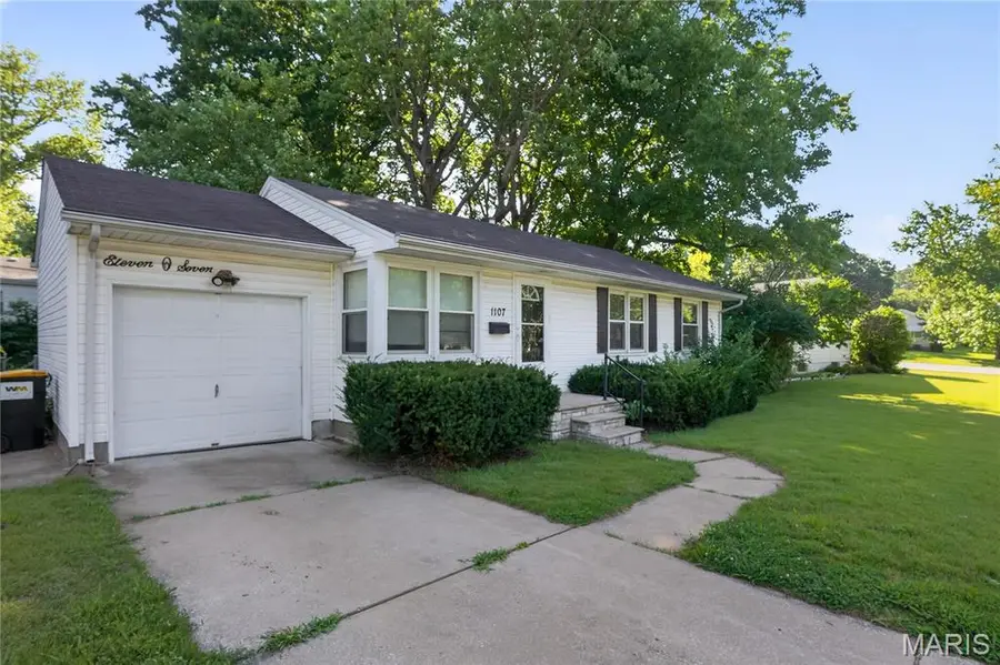 1107 Bakewell Drive, Saint Louis, MO 63137 - #3