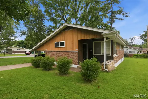 9731 Lanier Drive, St Louis, MO 63136