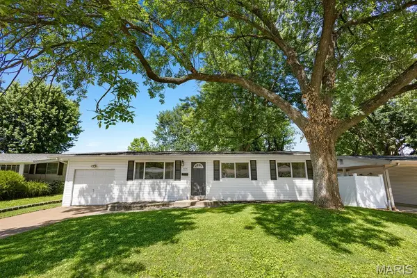 2430 W Adams Street, St Charles, MO 63301