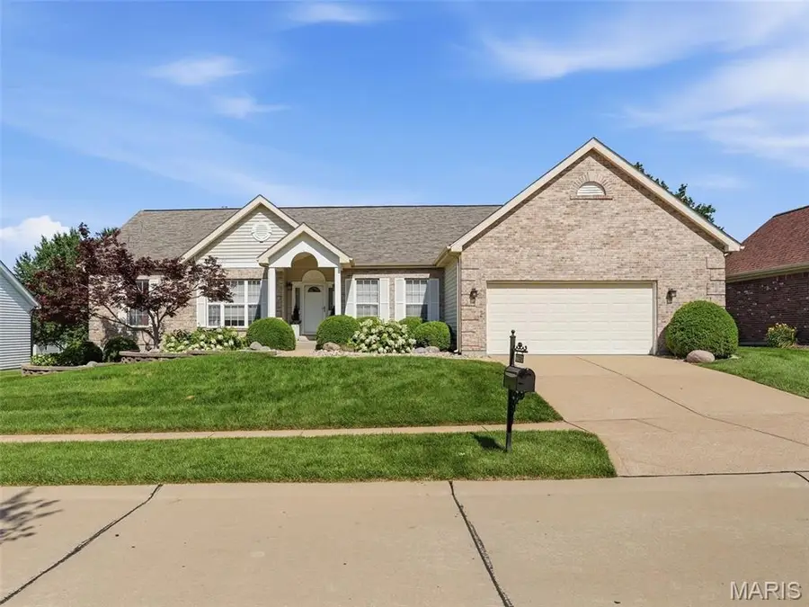 6632 Towne Woods Drive, Saint Louis, MO 63129 - #2