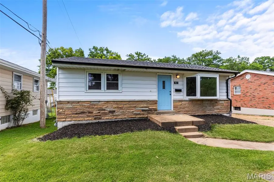 7821 Clymer Drive, Saint Louis, MO 63123 - #2