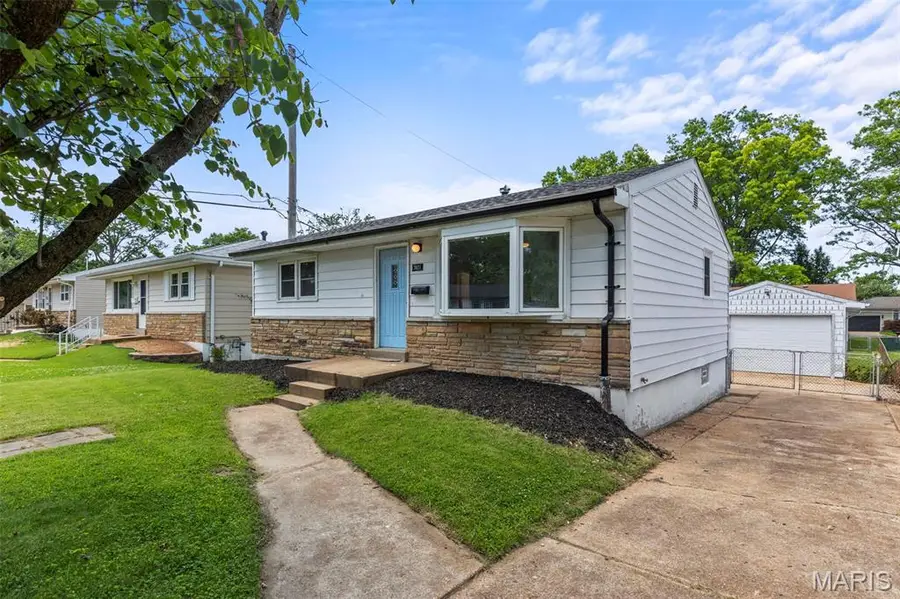 7821 Clymer Drive, Saint Louis, MO 63123 - #3