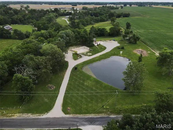 7112 Fields Drive, Moro, IL 62067