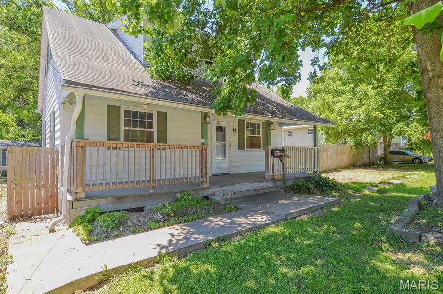 206 Gilbert Street, Belleville, IL 62226 - #2