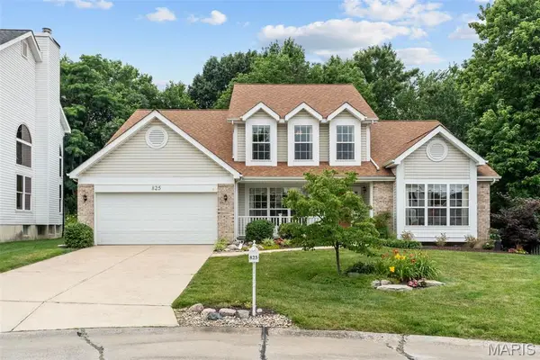825 Crosswood Court, St Louis, MO 63129