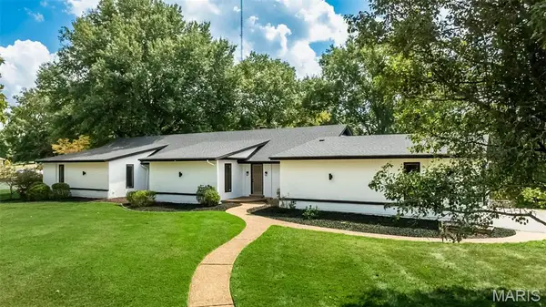 5848 Crystal Park Circle, St Louis, MO 63128