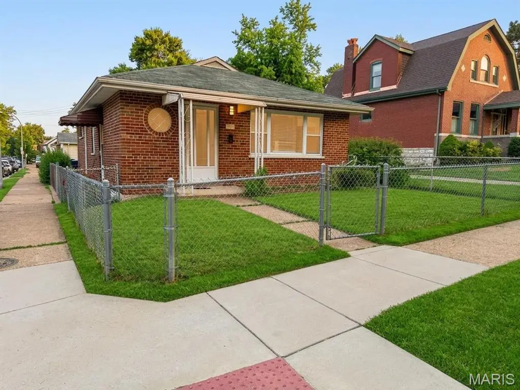 4050 Bates Street, Saint Louis, MO 63116 - #1