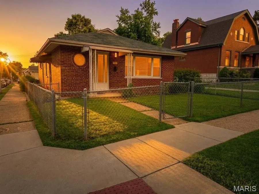 4050 Bates Street, Saint Louis, MO 63116 - #2