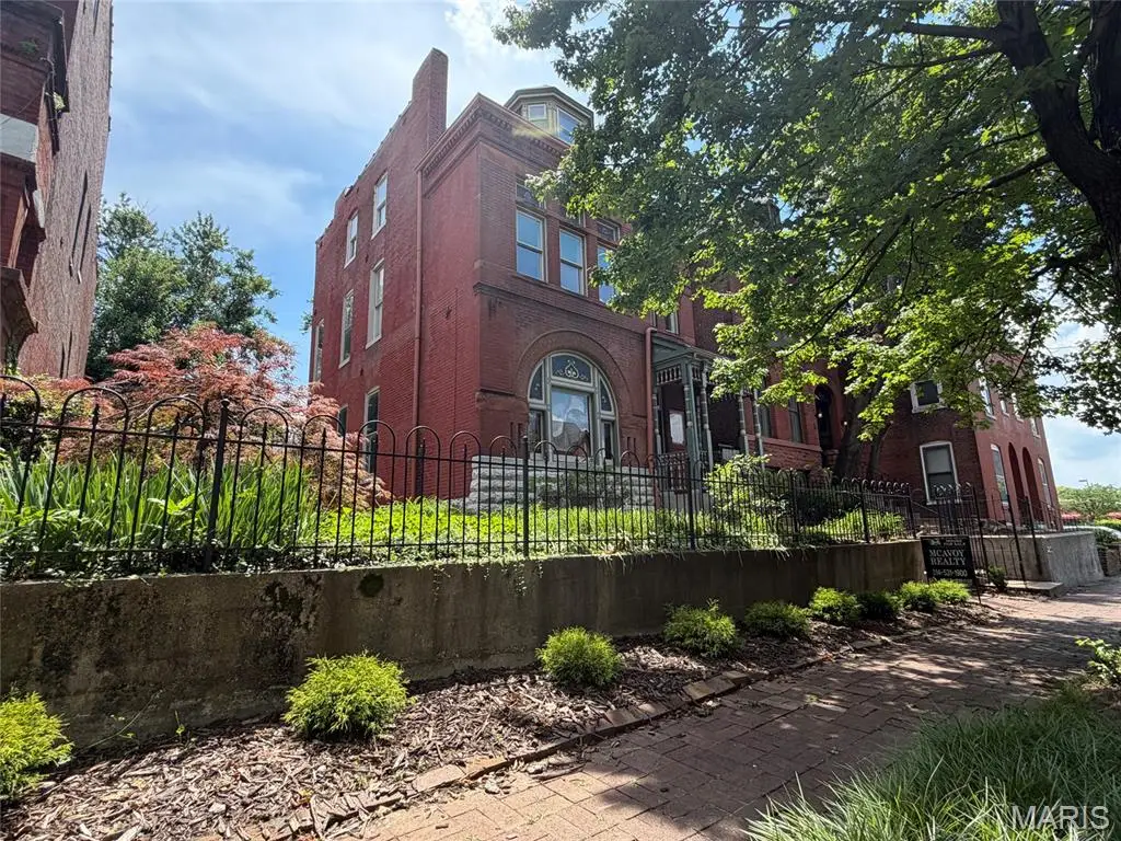 2346 Albion Place, Saint Louis, MO 63104 - #1