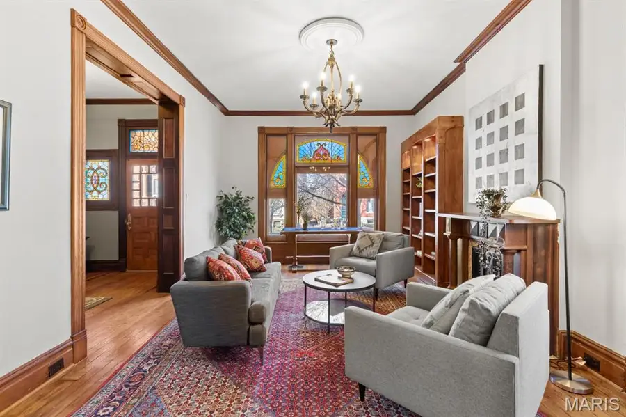 2346 Albion Place, Saint Louis, MO 63104 - #2