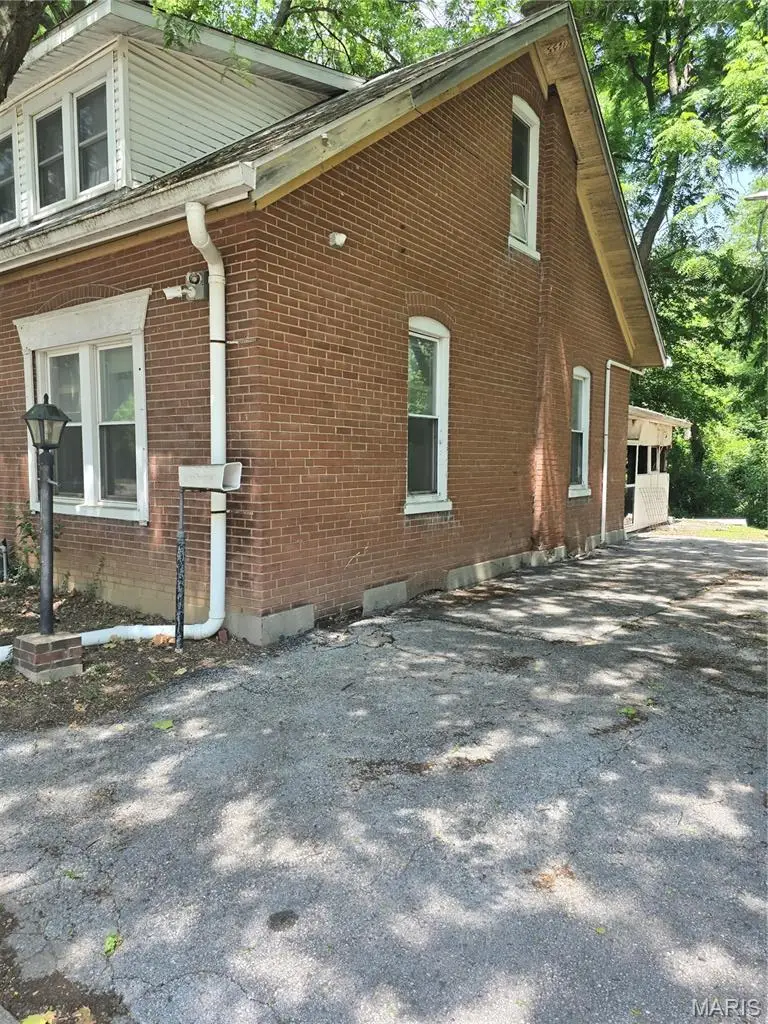 910 N 2nd Street, Belleville, IL 62226 - #2