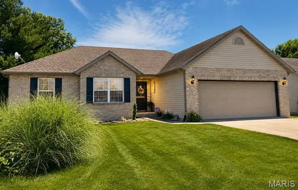 2 Meadowbrooke Drive, Troy, IL 62294