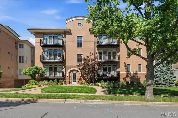 40 Brighton Way #1S, Clayton, MO 63105