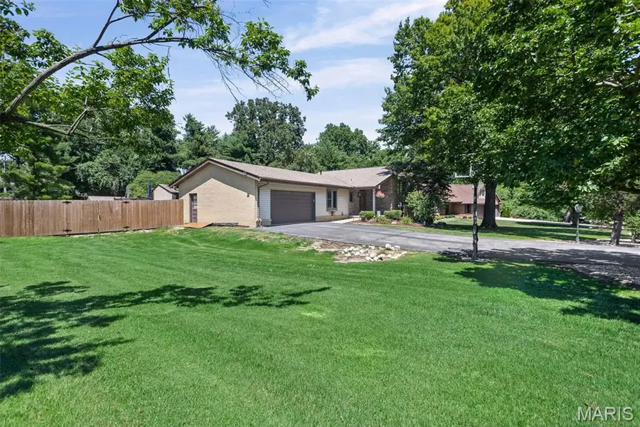 40 Orchard Hill Drive, Wood River, IL 62095 - #2