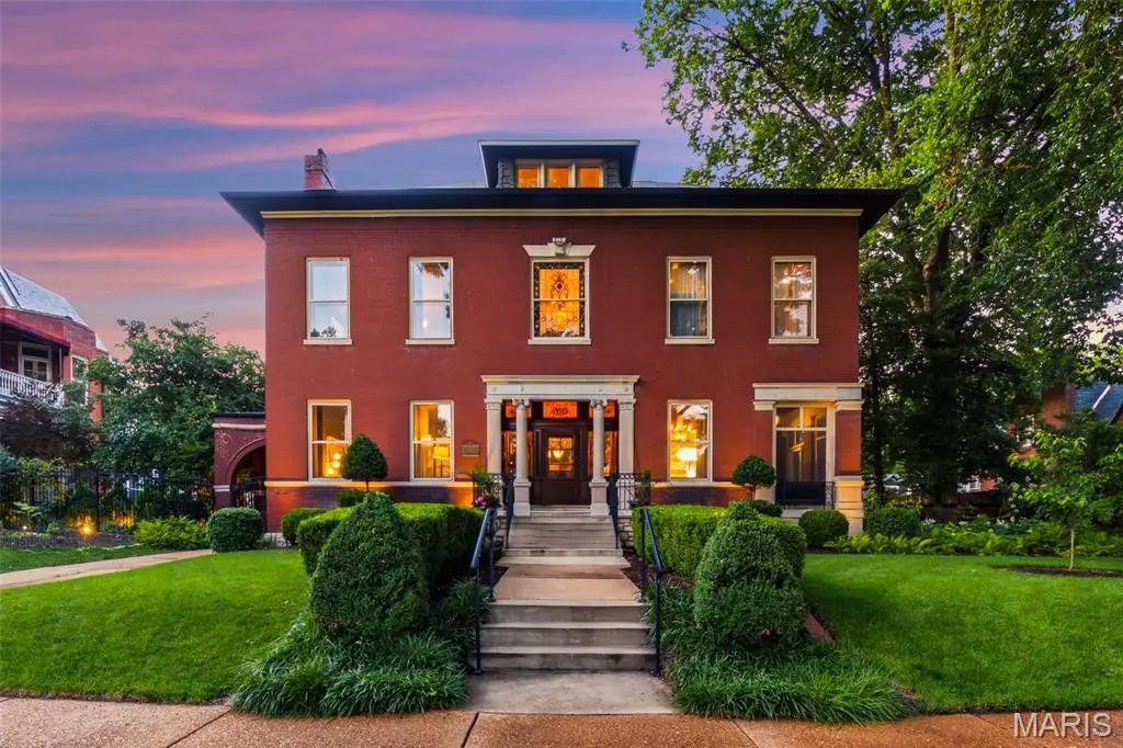 3117 Russell Boulevard, Saint Louis, MO 63104 - #1