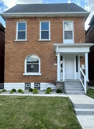 3724 Palm Street, St Louis, MO 63107