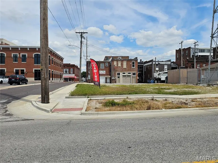 120 W Water Street, Hillsboro, IL 62049 - #2