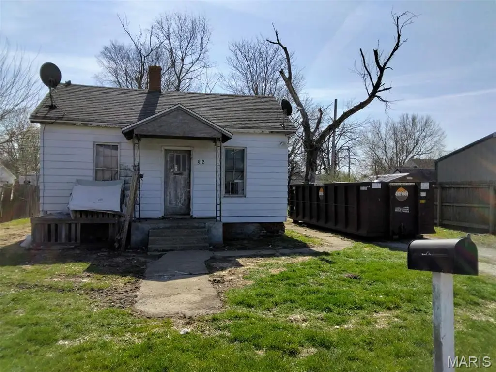 812 N Chicago Street, Lincoln, IL 62656 - #1