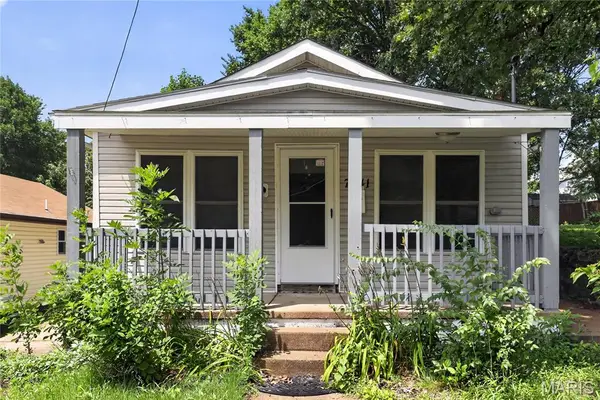 7041 Glades Avenue, St Louis, MO 63117