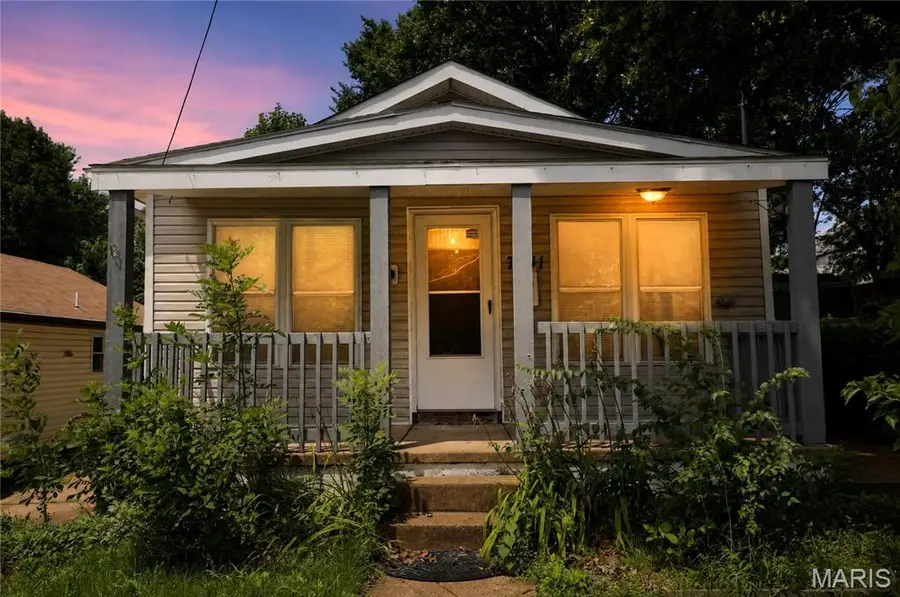 7041 Glades Avenue, Saint Louis, MO 63117 - #2