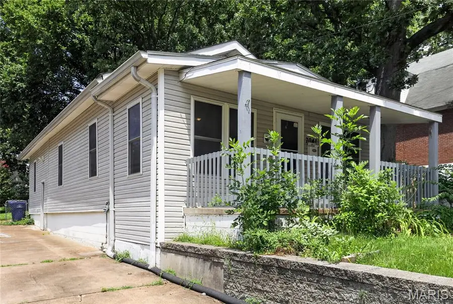 7041 Glades Avenue, Saint Louis, MO 63117 - #3