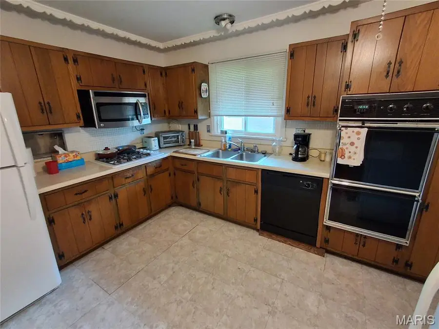 3827 Buckley Road, Saint Louis, MO 63125 - #2