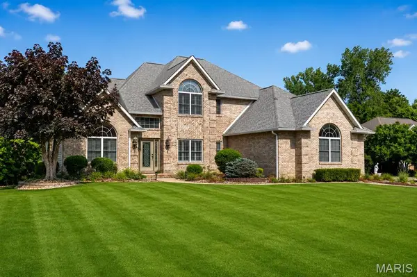 15 Fox Mill Drive, Maryville, IL 62062