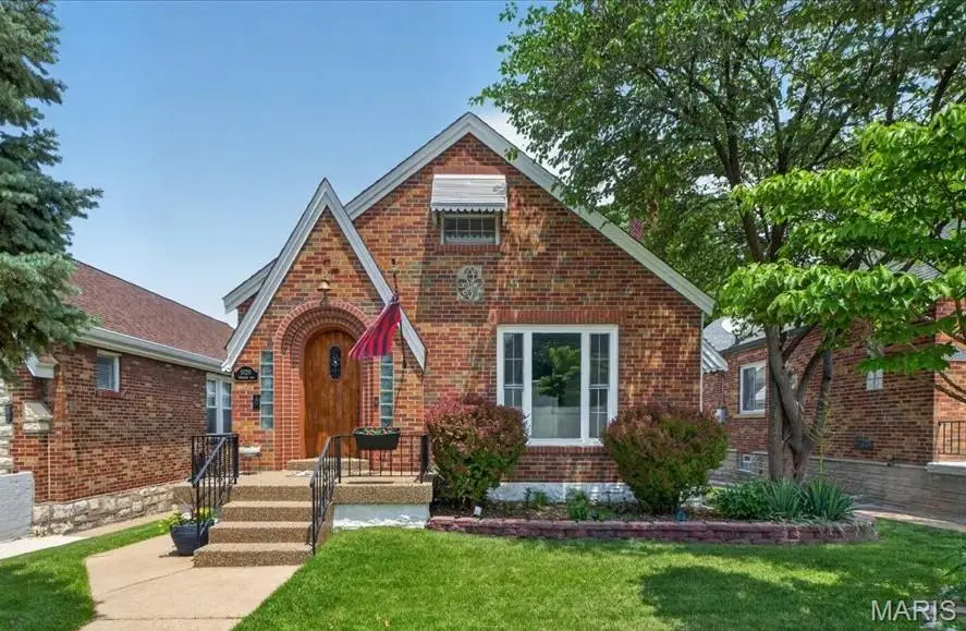 5729 Tholozan Avenue, Saint Louis, MO 63109 - #1