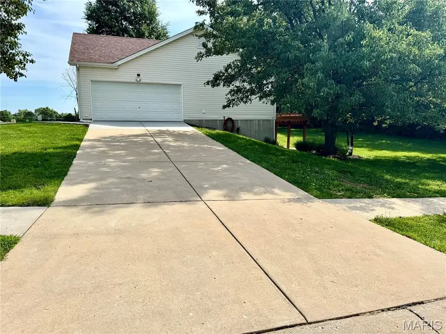 3820 Bedford Pointe Drive, Wentzville, MO 63385 - #2