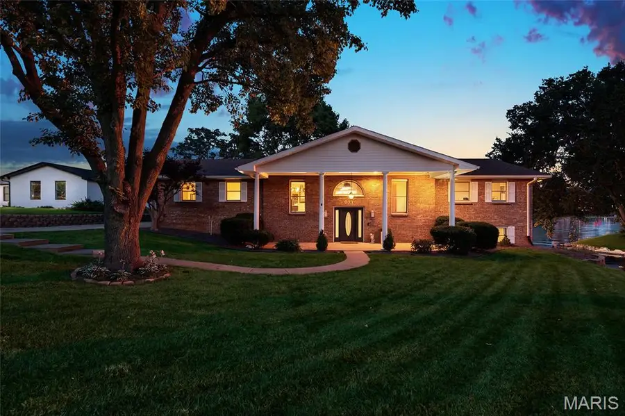 693 Boulevard De Cannes, Edwardsville, IL 62025 - #2