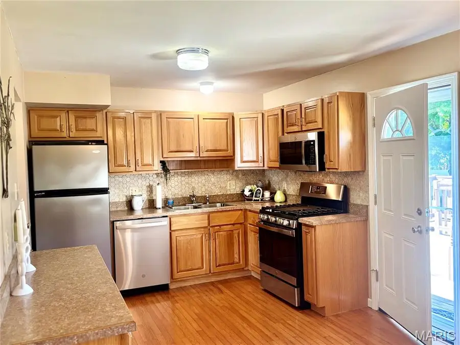 25 Soutee Drive, Saint Peters, MO 63376 - #2