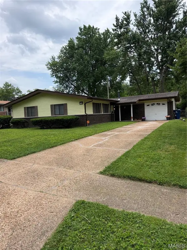 3160 Newgate Drive, Florissant, MO 63033