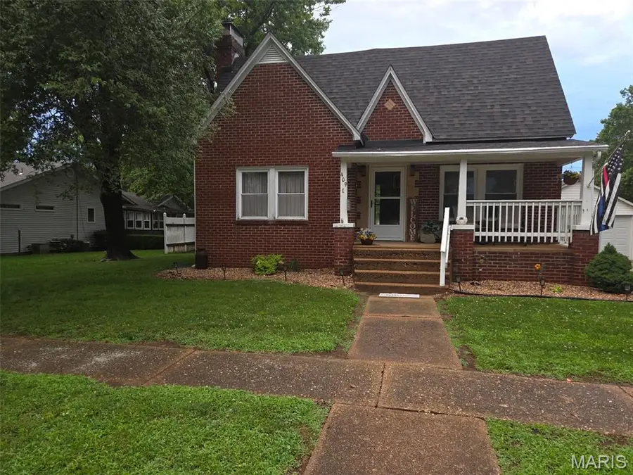 409 W Monroe Avenue, Owensville, MO 65066 - #2