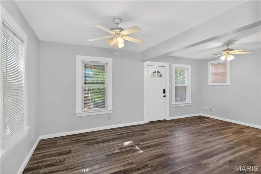 5827 W Park Avenue, Saint Louis, MO 63110 - #2