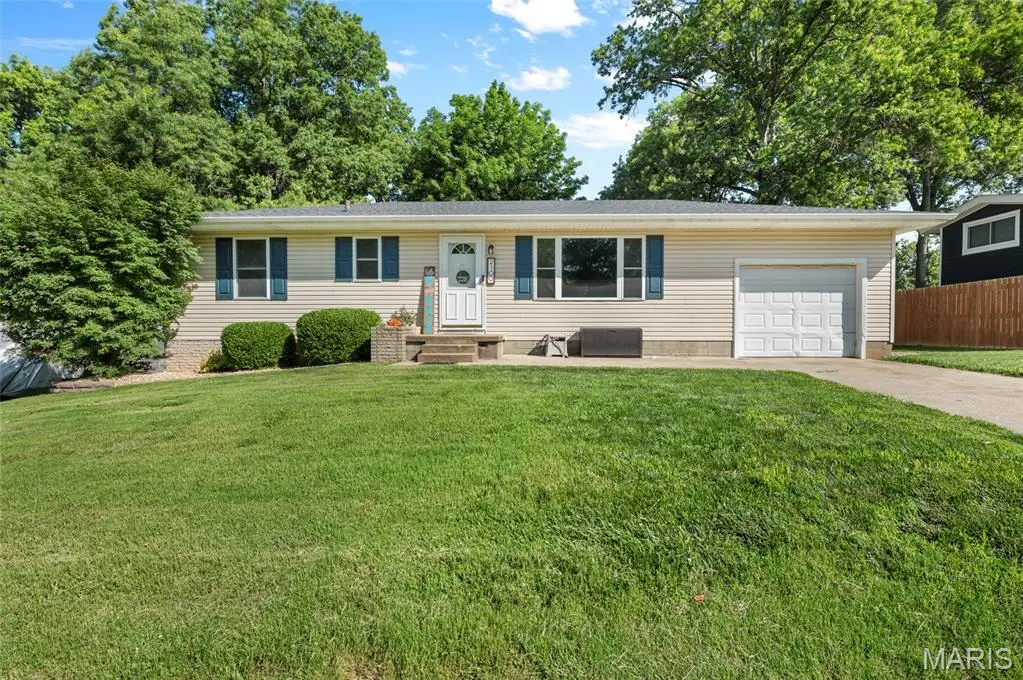 2109 Easy Street, Highland, IL 62249 - #1