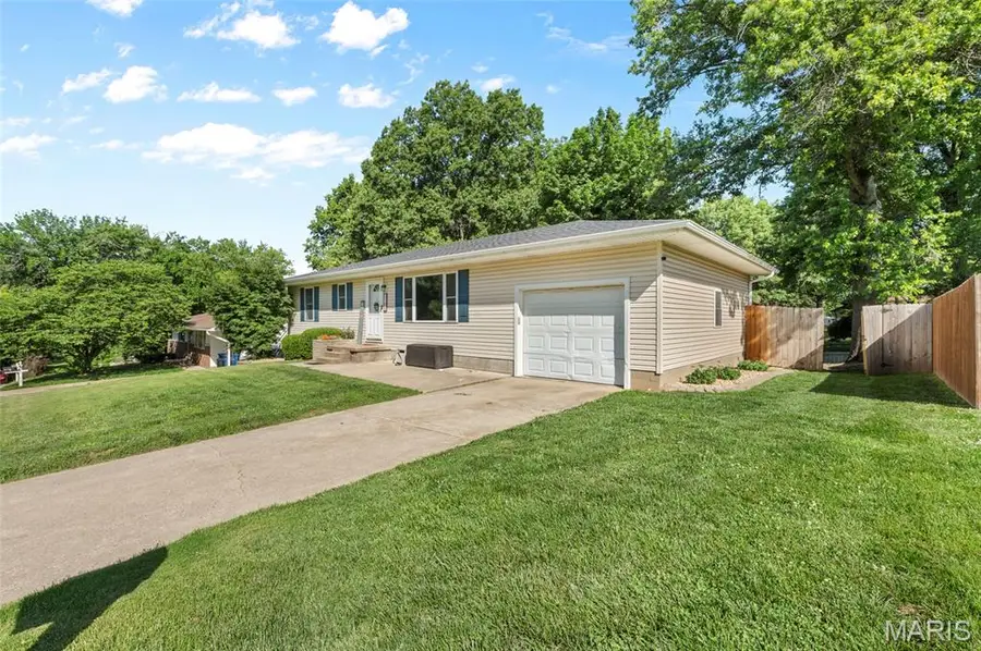 2109 Easy Street, Highland, IL 62249 - #3
