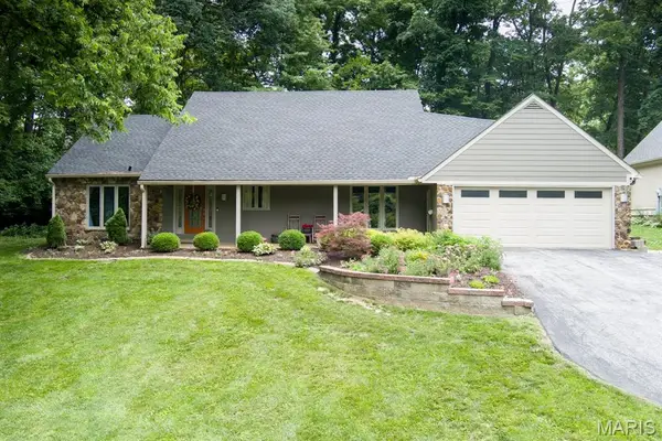18 Powder Creek Drive, Belleville, IL 62223