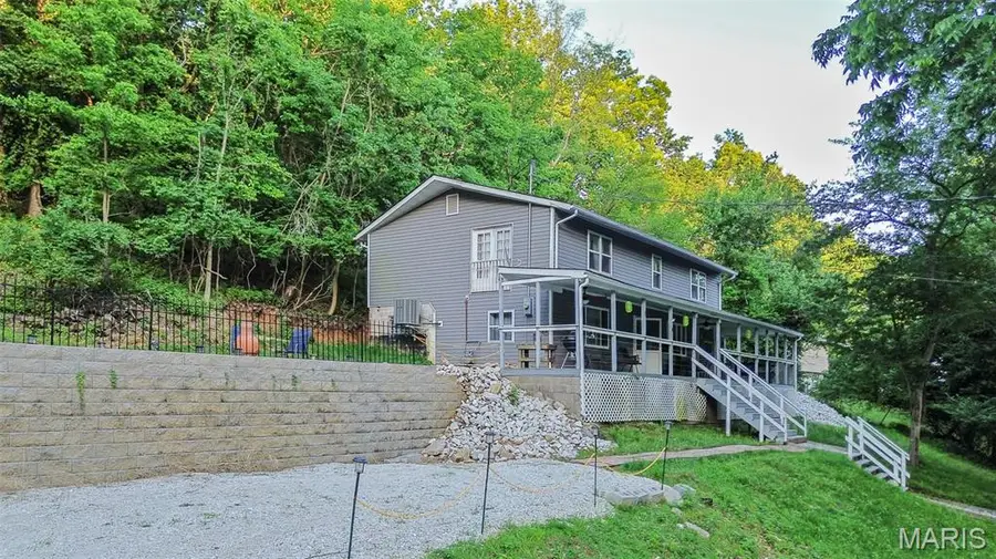 121 N Cedar Street, Grafton, IL 62037 - #2