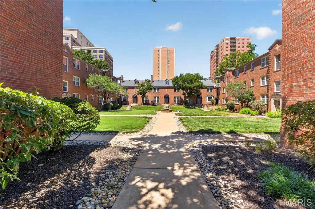 827 Westwood Drive #2E, Clayton, MO 63105 - #1