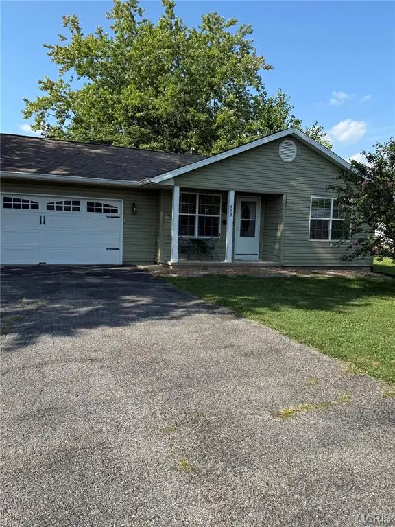 705 E Washington Avenue, Greenville, IL 62246 - #1