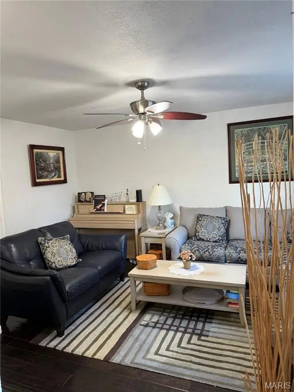 705 E Washington Avenue, Greenville, IL 62246 - #3