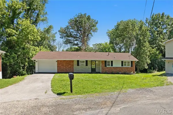 12 Highwood Circle, Belleville, IL 62223