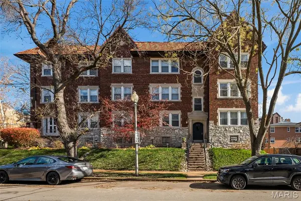 630 Westwood Drive #2S, Clayton, MO 63105
