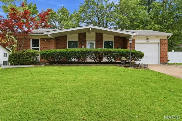 776 Coach Light Lane, Hazelwood, MO 63042