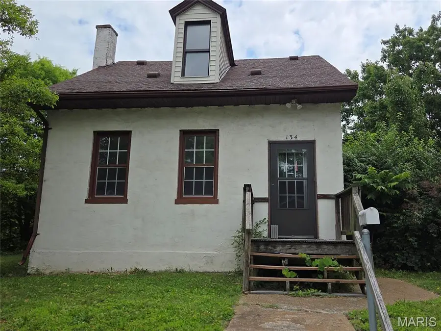 134 N Douglas Avenue, Belleville, IL 62220 - #2